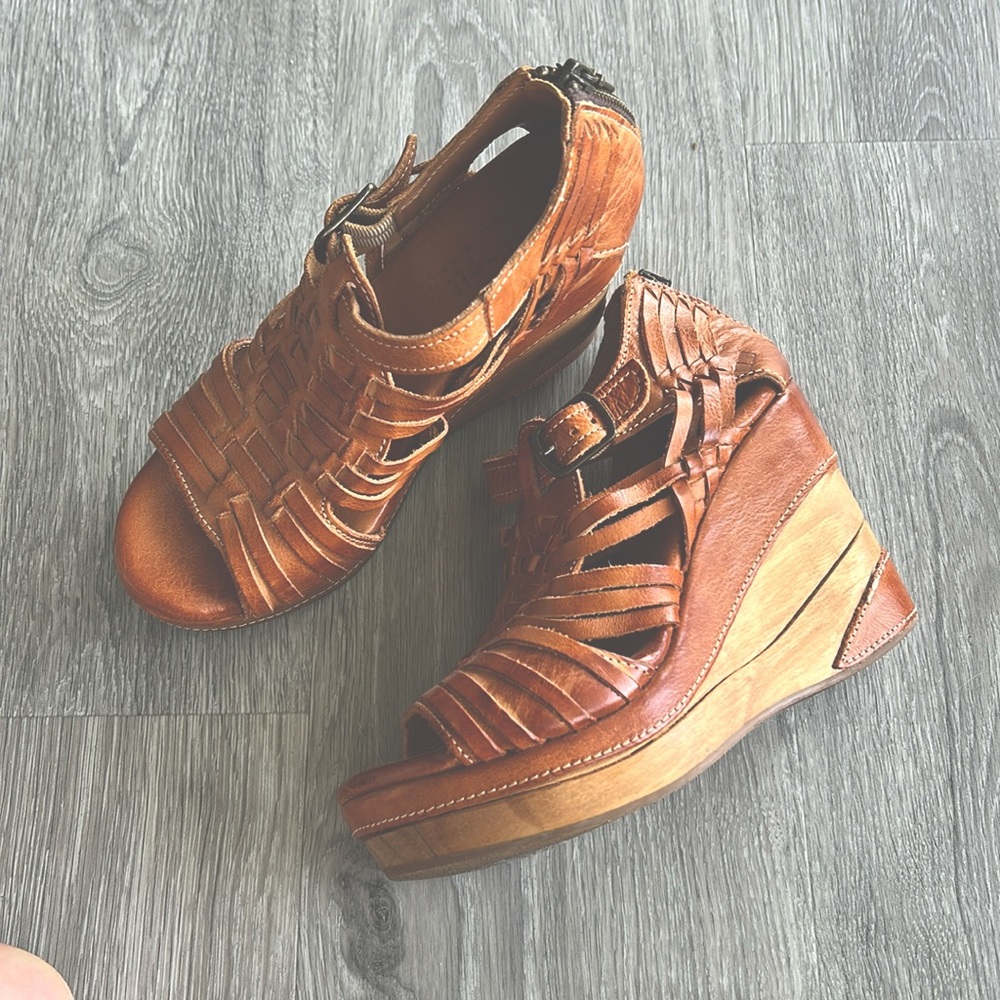 Bedstu leather wedges - worn once. This are a unique vintage style! boho vibe.